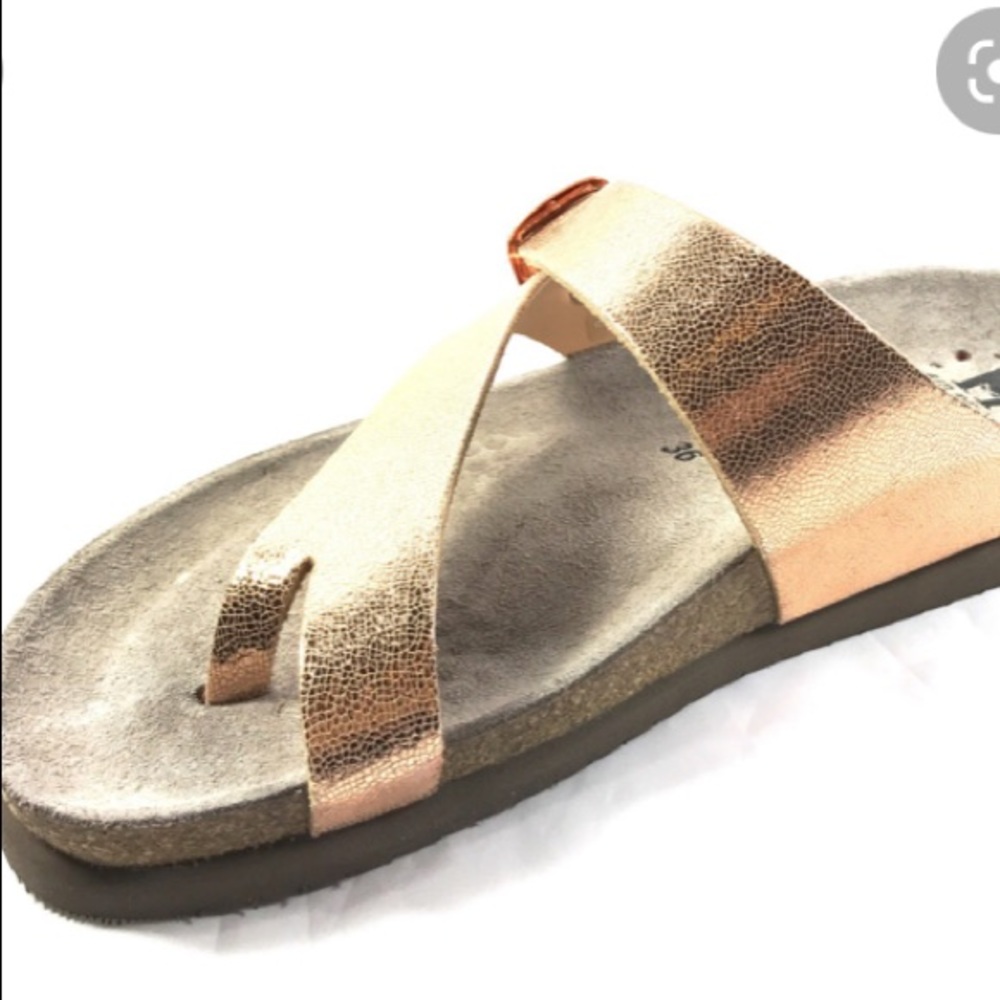 Mephisto Gold Toe Strap Sandals Size 37